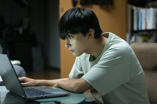 青くて痛くて脆い