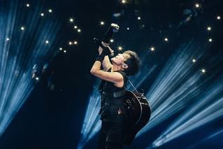 デニス・ホー ビカミング・ザ・ソング