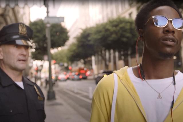 隔たる世界の2人