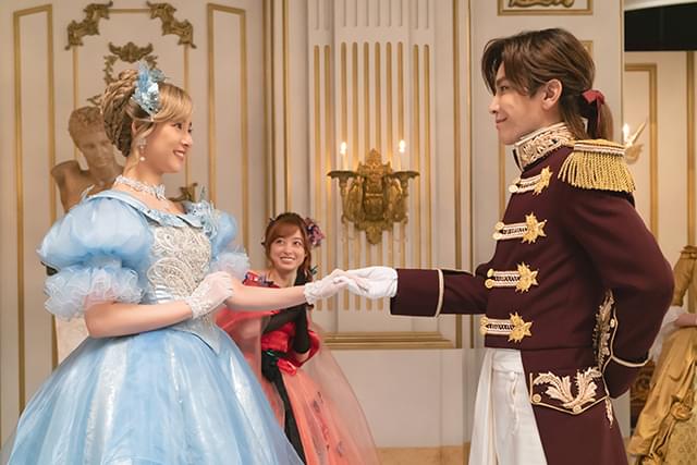 橋本環奈の「赤ずきん、旅の途中で死体と出会う。」の画像