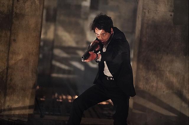 坂口健太郎の「ヘルドッグス」の画像