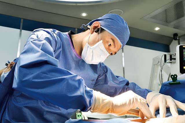 鈴木亮平の「劇場版TOKYO MER 走る緊急救命室」の画像