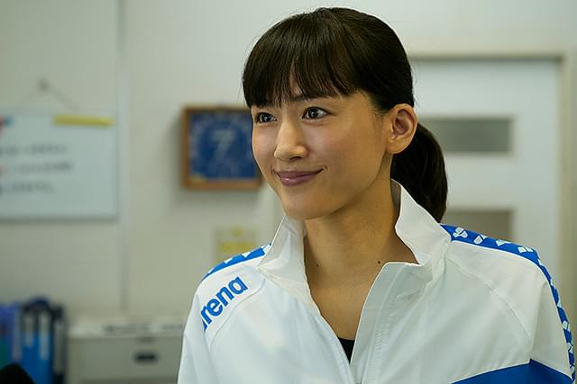 綾瀬はるかの「はい、泳げません」の画像