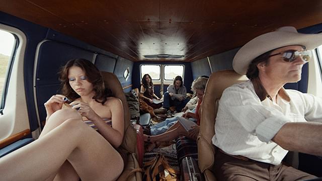 ミア・ゴスの「X エックス」の画像