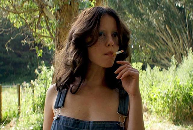 ミア・ゴスの「X エックス」の画像