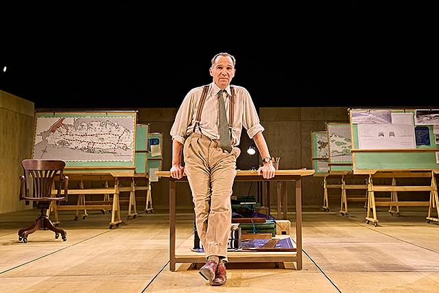 レイフ・ファインズの「ナショナル・シアター・ライブ「ストレイト・ライン・クレイジー」」の画像