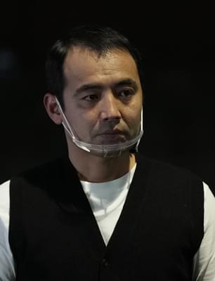 夜明けまでバス停で