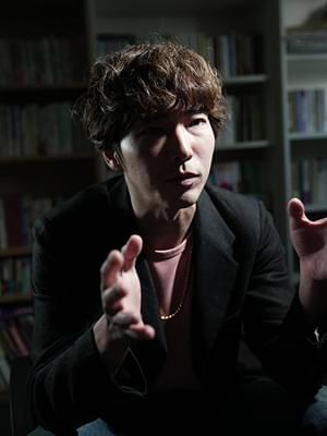 夜明けまでバス停で