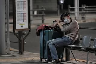 夜明けまでバス停で