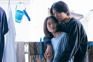 手の映画評論『若者のセックスを日々の延長線上に描く、繊細な愛の物語』