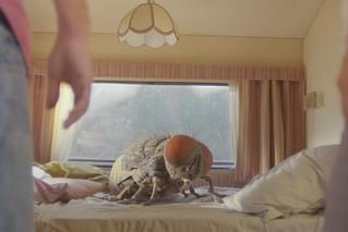 マンディブル 2⼈の男と巨⼤なハエ