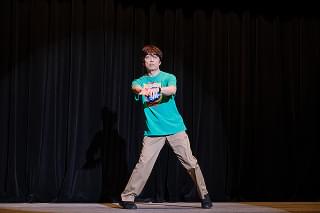 いまダンスをするのは誰だ？