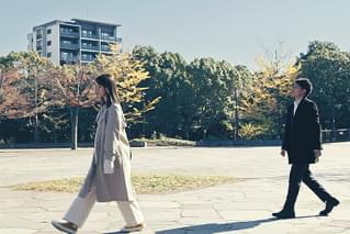 の方へ、流れる