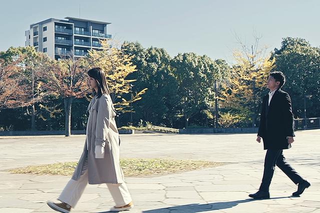 の方へ、流れる