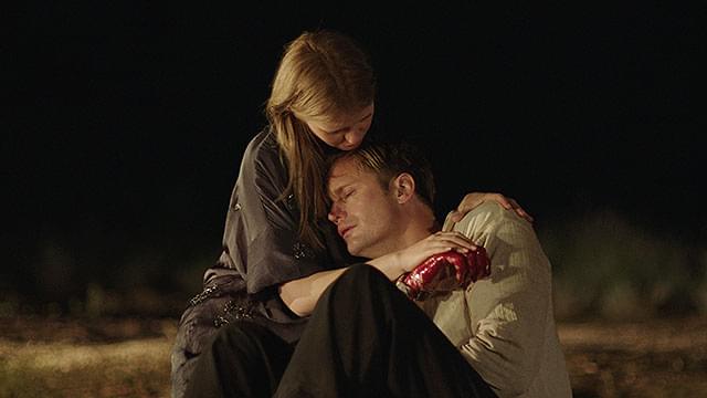 ミア・ゴスの「インフィニティ・プール」の画像