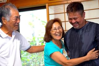 沖縄カミングアウト物語 かつきママのハグ×2珍道中！