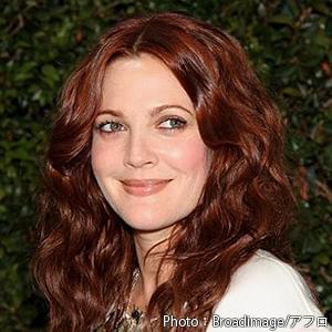 値下げ ドリュー・バリモア 映画.com - ドリュー・バリモア：プロフィール・作品情報・最新ニュース 直筆サイン色紙　女優 タレント・お笑い芸人