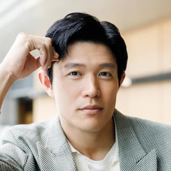 鈴木亮平：プロフィール・作品情報・最新ニュース - 映画.com