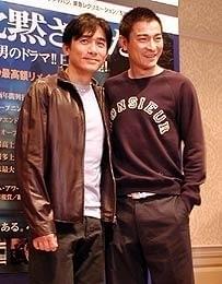 来日記者会見でのトニー（左）とアンディ あなたのお好みは？