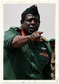 狂気に満ちたアミンを大熱演