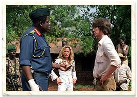 大統領イディ・アミン(左)とスコットランド人医師ニコラス(右)