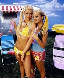 おバカぶりが楽しい 「シンプルライフ」のパリス（左）とニコール 「シンプルライフ」はFOXチャンネルで放送中