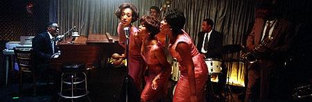 レイとの関係がバンドの女性メンバーに確執も生むが…