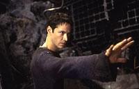 センチネルを片手で止めるネオ