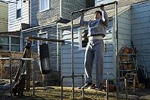 おなじみのジャージ姿で懸垂