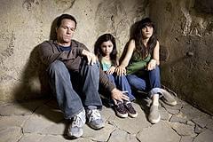 友人の娘を連れて逃走する主人公たち 彼らは襲う脅威から逃れることはできるのか…？