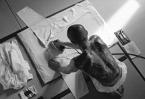 背筋を正してみたい