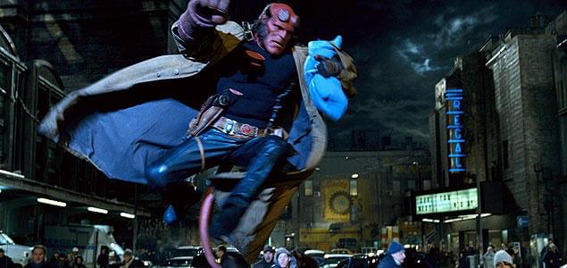 今回も赤いモンスター(=ヘルボーイ)が、ところ狭しと暴れまくる