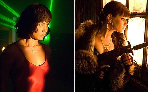 薄布ドレスで誘惑するオルガ(左)と 戦うヒロインを演じるミラ(右)