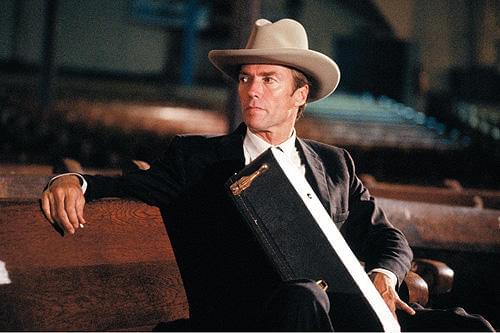 「センチメンタル・アドベンチャー」のレッド。 同作と「グラン・トリノ」のみ、イーストウッドは エンドロールで歌声を披露する