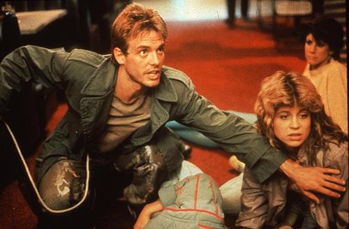 カイル・リース（左）。 サラを守るために45年の時を超えてきた