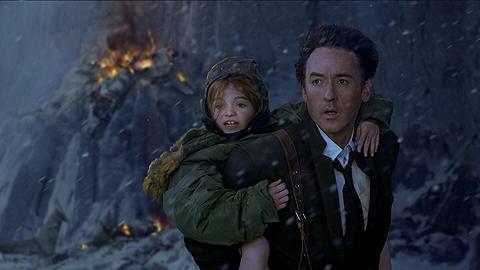 普通の人々が危機に直面する中でドラマが生まれる