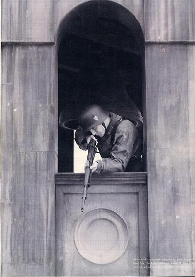 「ドイツのヨーク軍曹」の呼ばれる ツォラー（ダニエル・ブリュール）