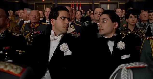 劇中映画を手掛けたイーライ・ロス（左）とオマー・ドゥーム