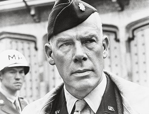 ブラピ扮するアルド中尉は 「特攻大作戦」のリー・マービンを彷彿とさせる