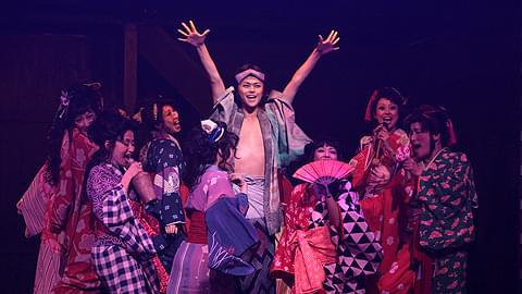 舞台のライブ感が映画館の大スクリーンで迫ってくる！