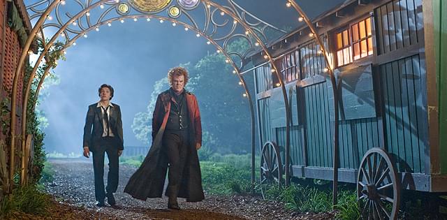 児童文学でありながらも、そのダークな世界観が大人の鑑賞にも耐える