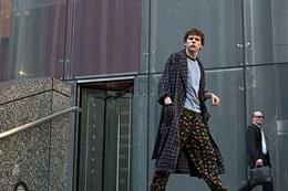 型破りなビリオネアは、大企業にもパジャマで乗り込む