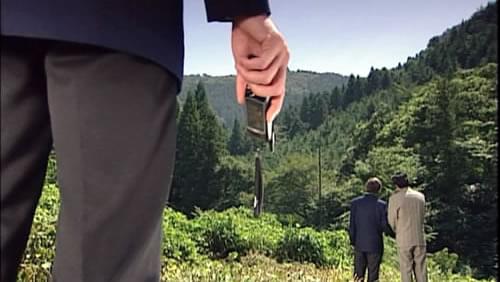 冒頭、問題となる土地を視察するシーン