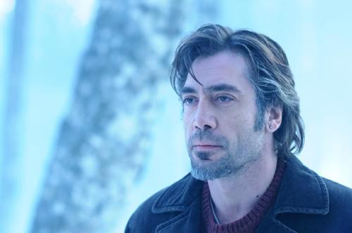 迫りくる死を自覚しながらも、子どもの未来を 守ろうとする父親の無償の愛を全身全霊で体現