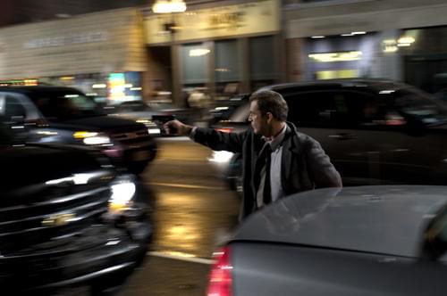 マーティン・キャンベルの重厚なアクション演出を ハワード・ショアのスコアが彩る