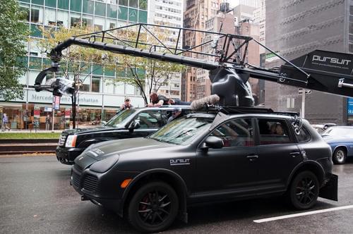 市街を封鎖して大掛かりなアクション撮影を敢行