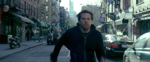 NZT48をめぐる陰謀が やがてエディに忍び寄ってくる