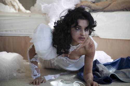 結婚式“当日”に拉致される花嫁