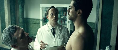 似せるためのあらゆる手段が用いられる