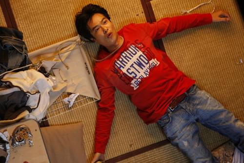 堺が演じるのは、一向に売れる気配のない貧乏役者・桜井